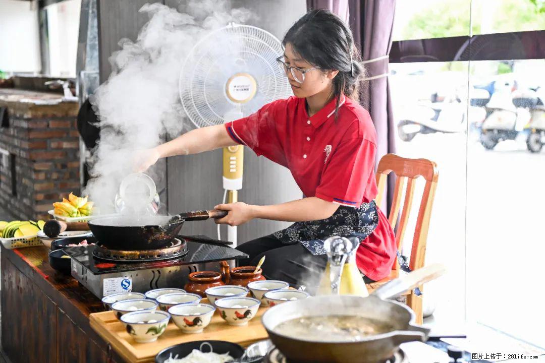 全网追的“扁担女孩”，找了一份暑假工，时薪12元 - 邯郸生活资讯 - 邯郸28生活网 hd.28life.com